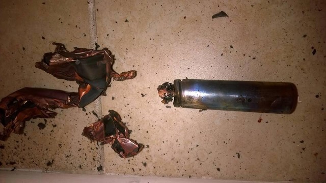 美一男子吸电子烟爆炸致七颗牙被炸掉