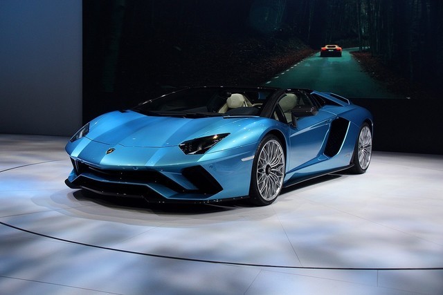 ׷ Aventador S 