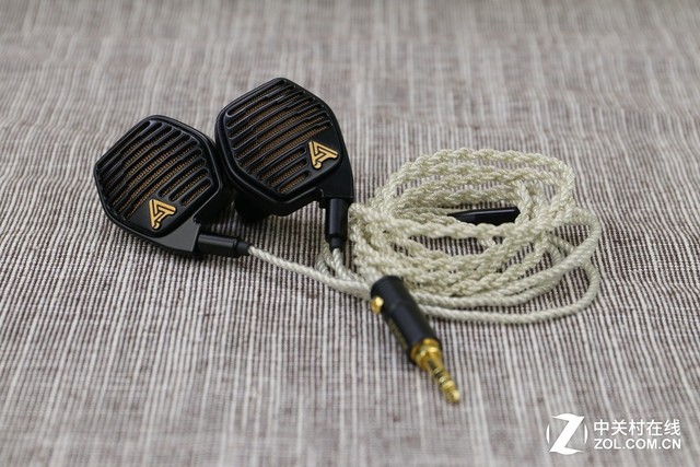 ŨĶǾ Audeze LCDi4 