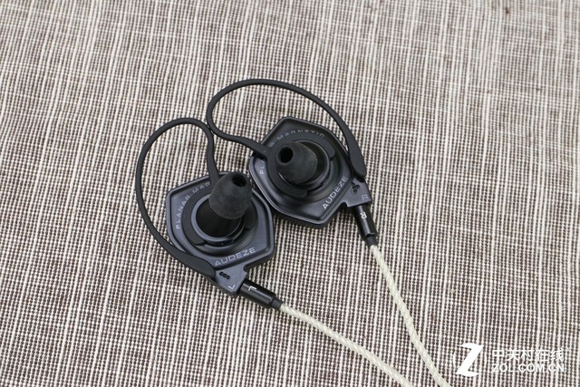 ŨĶǾ Audeze LCDi4 