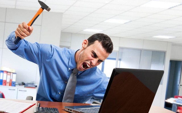 莫生气 生气伤身体经常砸键盘会对轴体与pcb触点造成不可修复的伤害