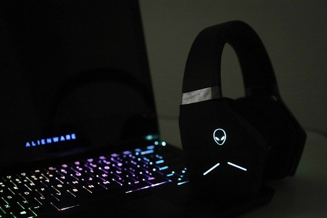 ˷ ALIENWARE AW988 羺 
