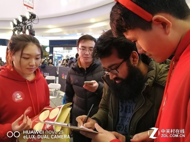 HUAWEI nova 2s��ʥ��Ѱ���ǡ�Բ����Ļ 