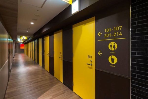 美女实拍日本迷你旅馆 麻雀虽小五脏俱全