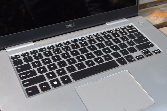 大屏四核轻薄新锐戴尔灵越157570图赏