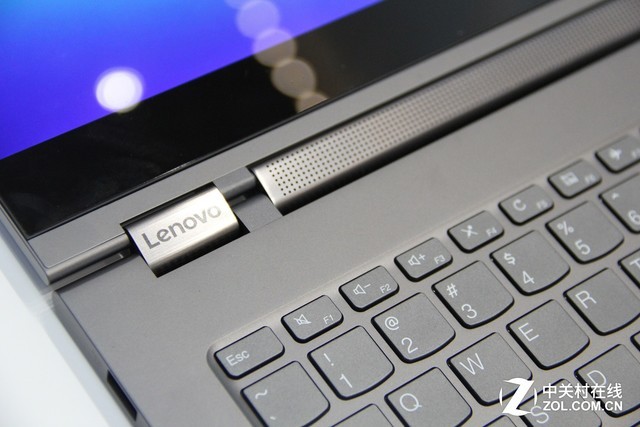 ������Tech World 2018����������YOGA 7 Pro 