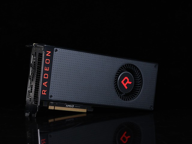 콢֮ Radeon RX Vega˫ײ 