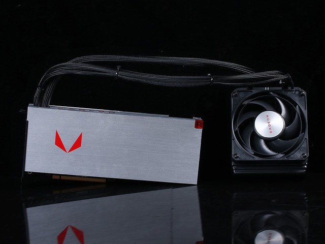 콢֮ Radeon RX Vega˫ײ 