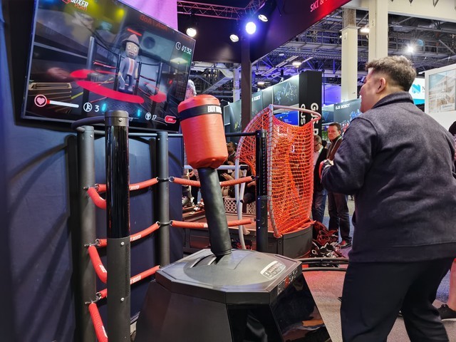 自动躲避沙袋智能滑雪教练登场botboxer竟成私人健身教练