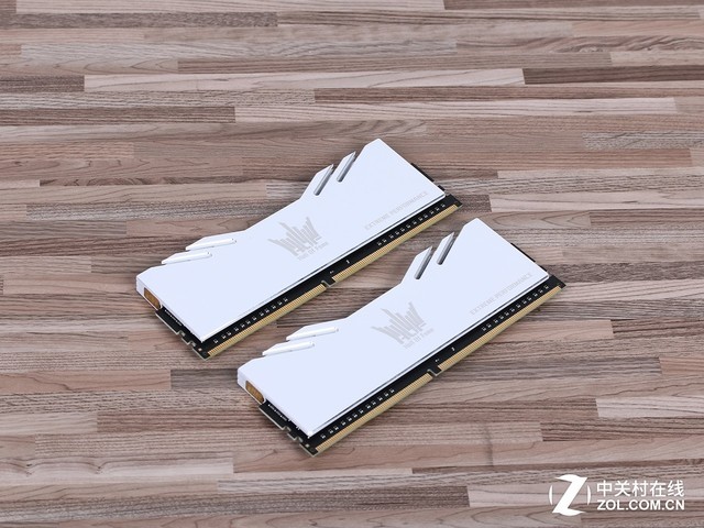 ӰHOF EXTREMEƵԣĬѹ4000MHz 
