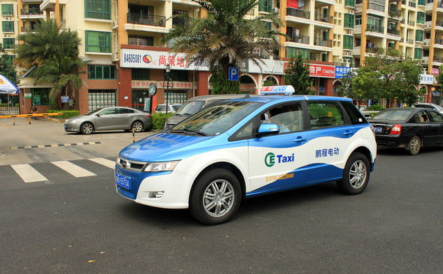 比亚迪e6出租车车身尺寸方面,由于比亚迪e6是一款结合了suv和mpv的