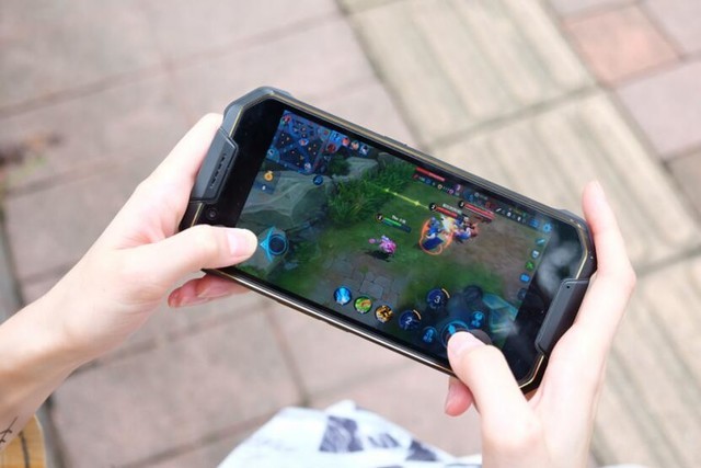 MANN 8S�����ֻ�10Сʱ��Ϸ��ѹ�� 