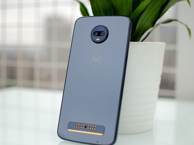 ������5G ����Moto Z3���а�8��15���� 