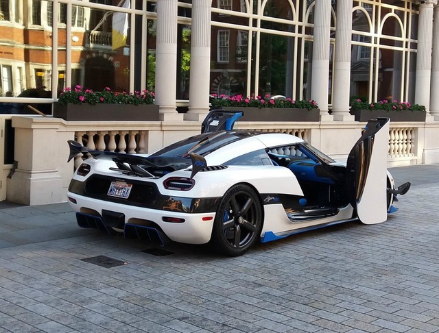 λó Koenigsegg Agera RS1