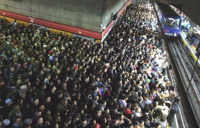 全世界上班都在挤地铁你绝对不是最苦逼的那个