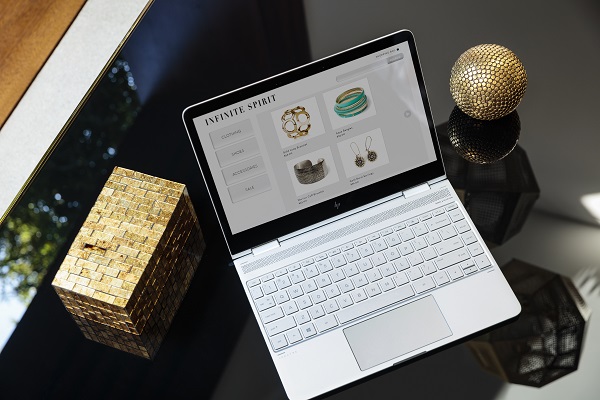 ���շ���խ�߿�Spectre x360����Ʒ 