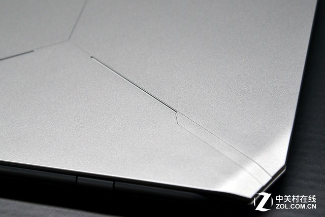 ���������ǿ������Alienware 13���� 