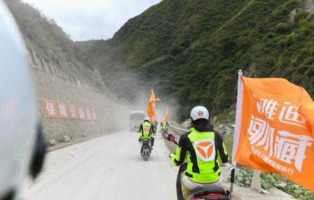 雅迪骑上5130米世界屋脊 挑战骑行极限