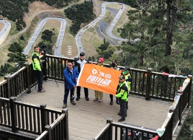 雅迪骑上5130米世界屋脊 挑战骑行极限