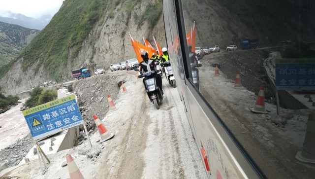 雅迪骑上5130米世界屋脊 挑战骑行极限
