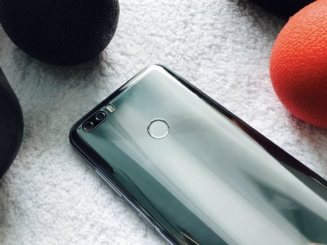 小辣椒V11全面屏•视无界 放大50倍拍照更清晰 