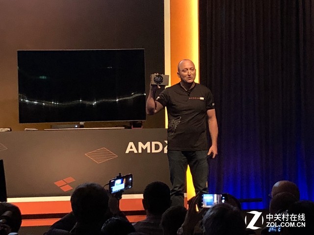 Computex 2018 AMDչʾ32�˶����߳�˺���߼�Radeon��������Ʒ 