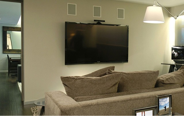 娱乐至上先把电视给挂墙上