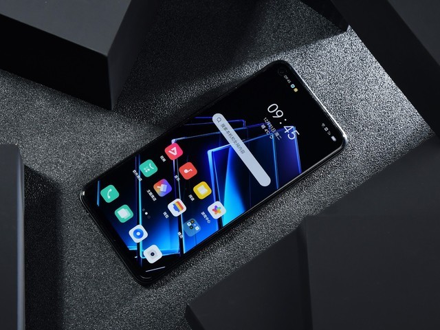 2022年末盘点:12个月的手机销量王都是哪款?