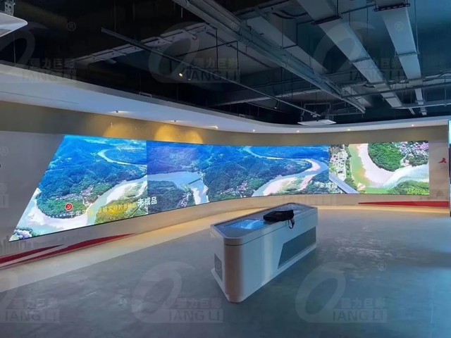P1.8有何魅力？为什么越来越多用户用它取代拼接屏