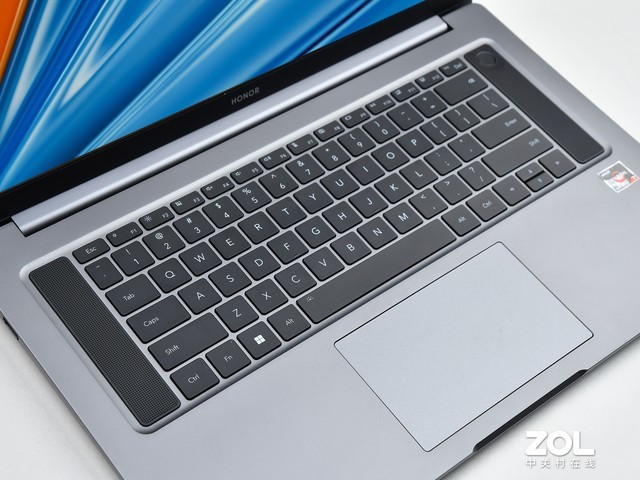 高能配置+轻薄机身 体验荣耀MagicBook 16 Pro 