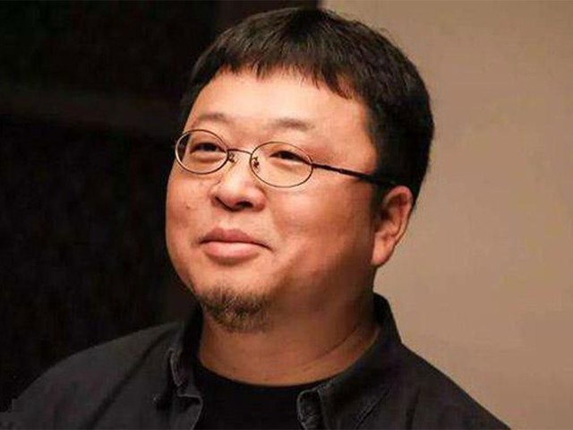 作者: 陈伟1 近日一位网友微博@锤子科技ceo罗永浩,时尚先生,再不直播