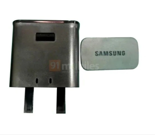 三星全新充电器曝光:侧面USB-A接口结构 内置LED灯