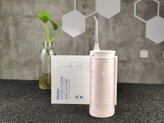 清洁齿缝就在一瞬间 海尔便携式口腔冲洗器图赏