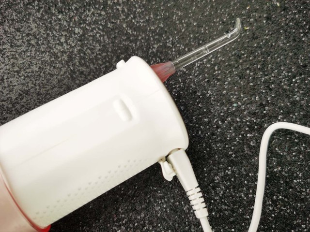清洁齿缝就在一瞬间 海尔便携式口腔冲洗器图赏