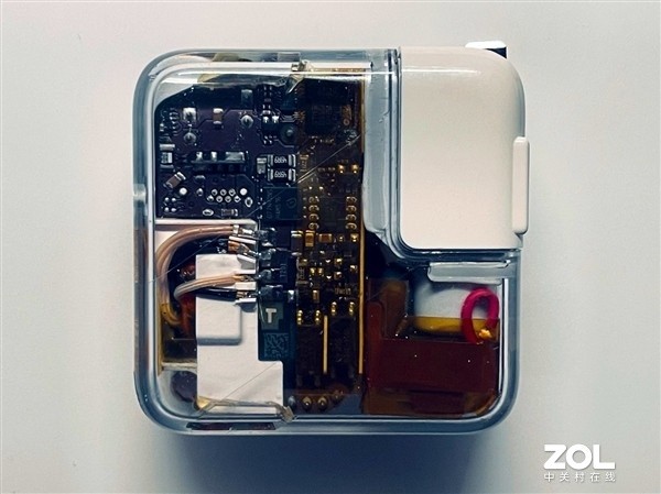 实属罕见!苹果官方神秘透明新机型曝光 风格很科幻