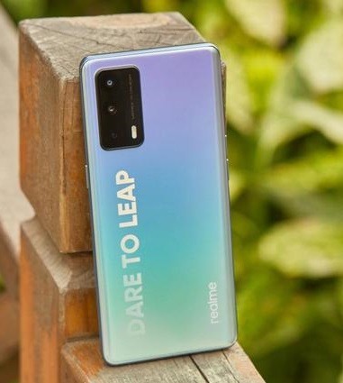 性能方面,realme x7 pro至尊版搭载联发科天玑 1000