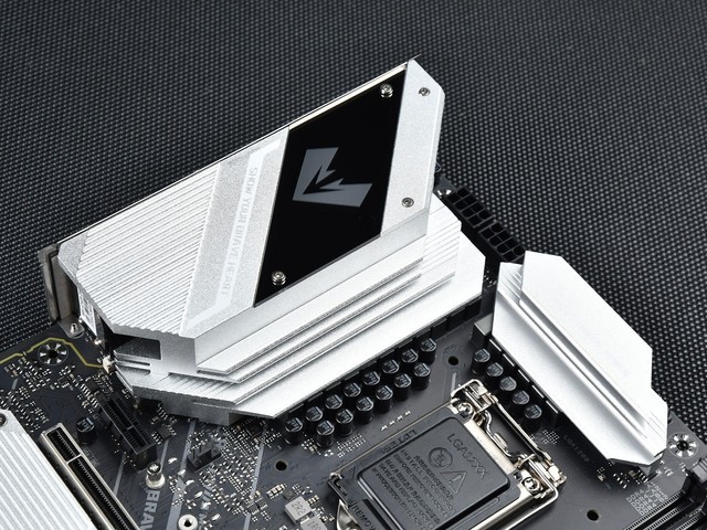 ǧԪԼ۱ uiCraft Z590 WiFiͼ
