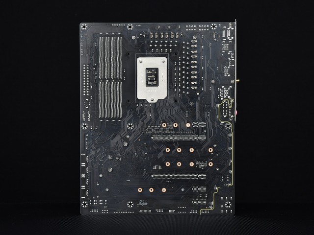 ǧԪԼ۱ uiCraft Z590 WiFiͼ