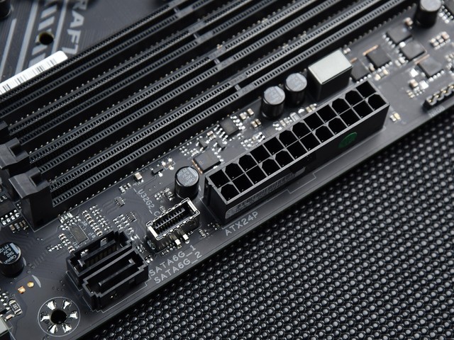 ǧԪԼ۱ uiCraft Z590 WiFiͼ