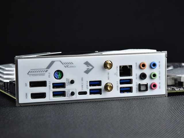 ǧԪԼ۱ uiCraft Z590 WiFiͼ