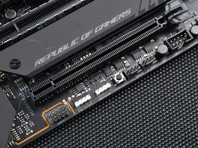  ˶ ROG MAXIMUS XIII HEROͼ