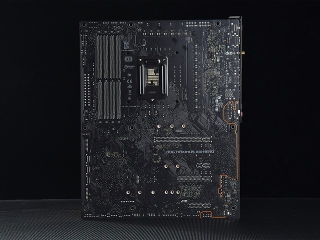 ˶ ROG MAXIMUS XIII HEROͼ