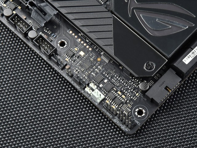  ˶ ROG MAXIMUS XIII HEROͼ