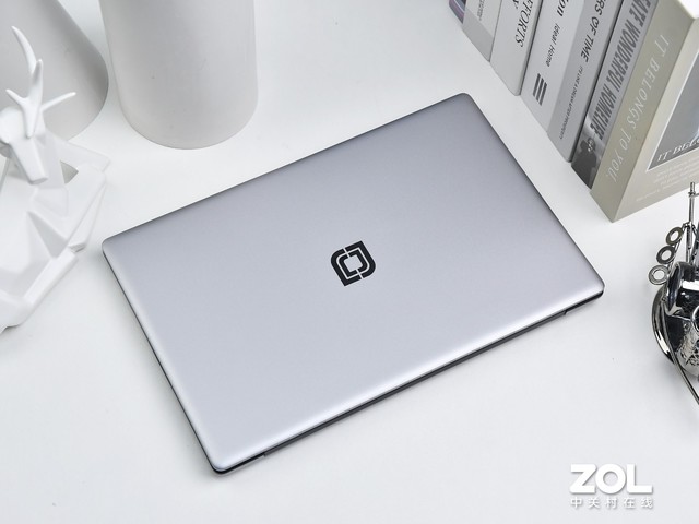 а EZbook X5 