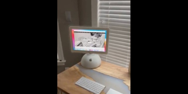 �¾��ǲ�˹ ���۽���20��ǰ��iMac G4��װ��M1 Mac���� 