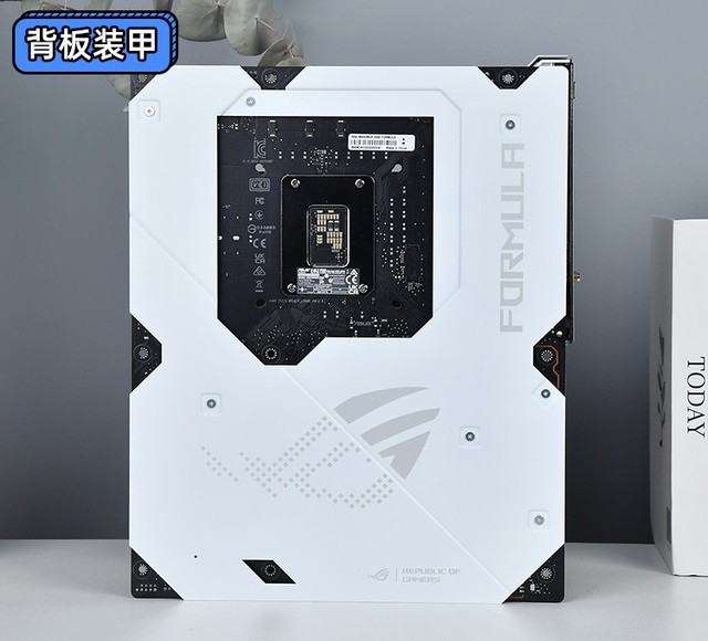  ASUS ROG MAXIMUS Z690 FORMULA evaluates high-end white motherboard 