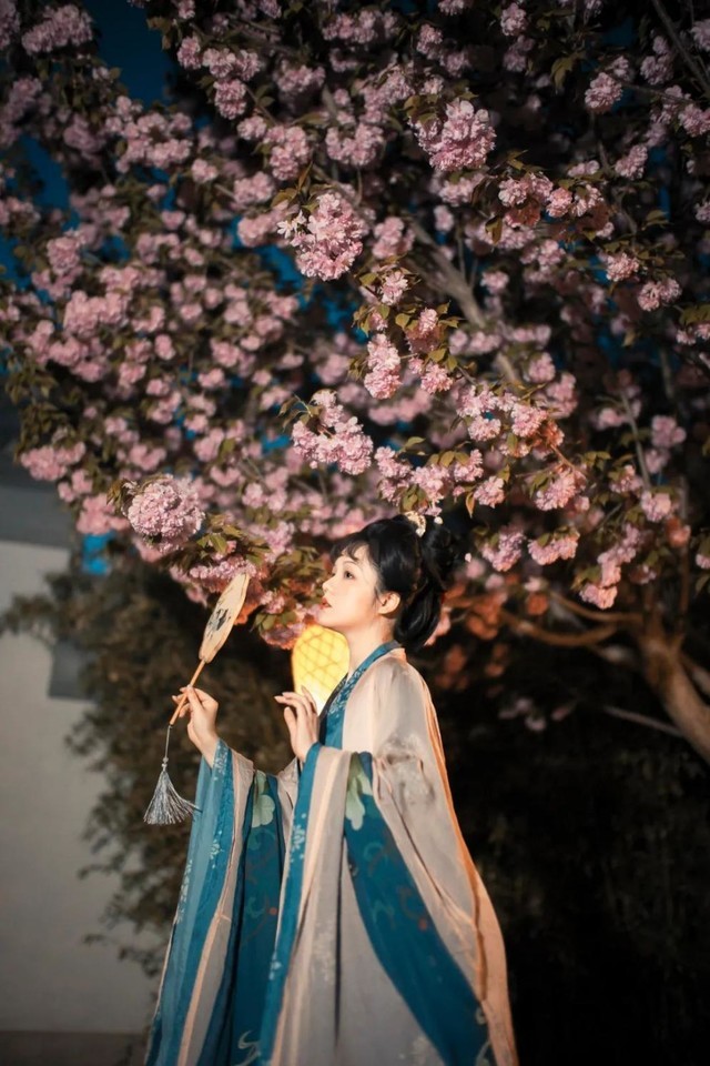 ܷ35mm f/0.95ͷ ۼ5280Ԫ 
