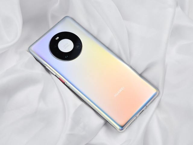 星环设计夺人眼球 华为mate40系列亮相牛年春晚(全文