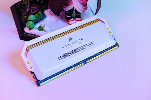 ɫ ̺4000MHzڴͼ