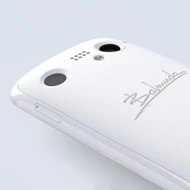 日本家电品牌巴慕达发布首款智能手机 Balmuda Phone 
